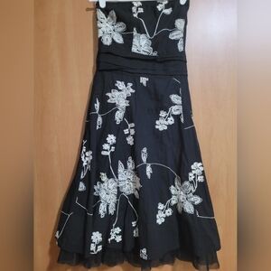 Have & Have Chic Black Lace Flared Dress